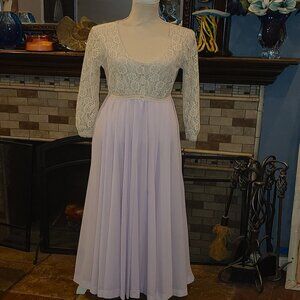 VINTAGE LONG NEGLIGEE ROBE BY "MISS ELAINE", SIZE MEDIUM.